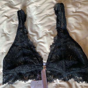 SavageXFenty unlined brallete in the size Large.